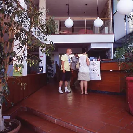 Hotel Cesi & 4*