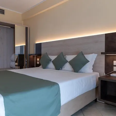 Hotel Cesi & 4*