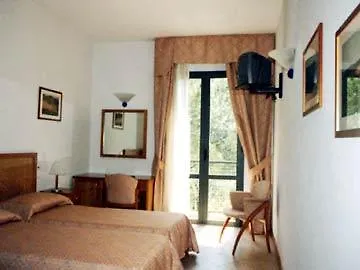 Hotel Cesi & 4*